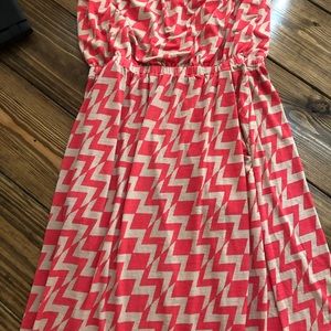 Small sleeveless maternity dress